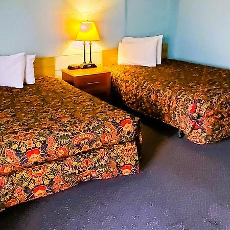 Holiday Host Motel & Rv Park Sonora Bagian luar foto