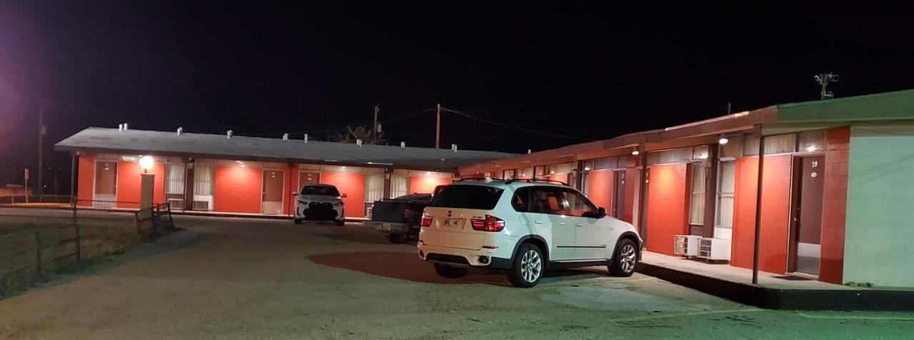 Holiday Host Motel & Rv Park Sonora Bagian luar foto