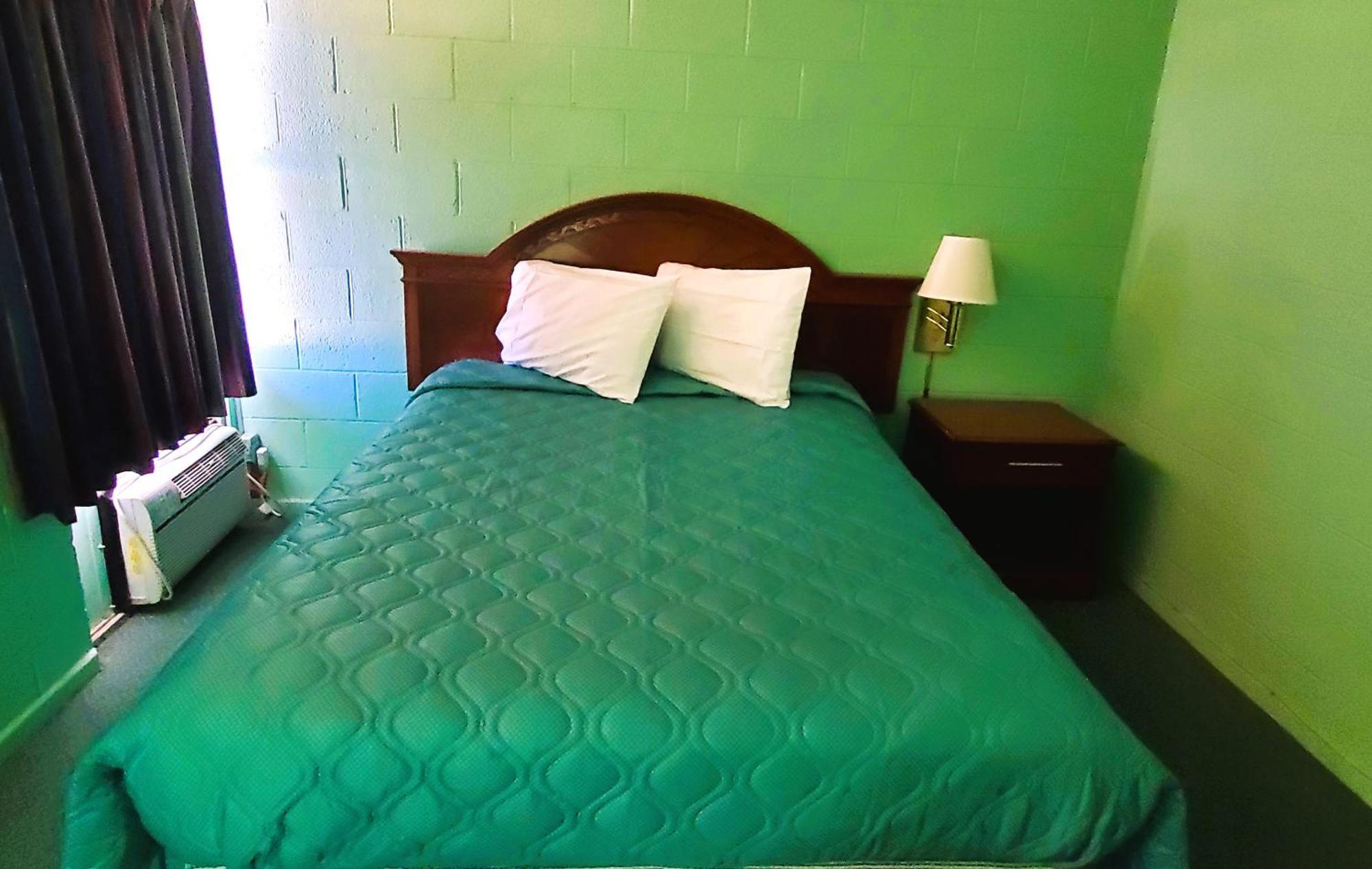 Holiday Host Motel & Rv Park Sonora Bagian luar foto