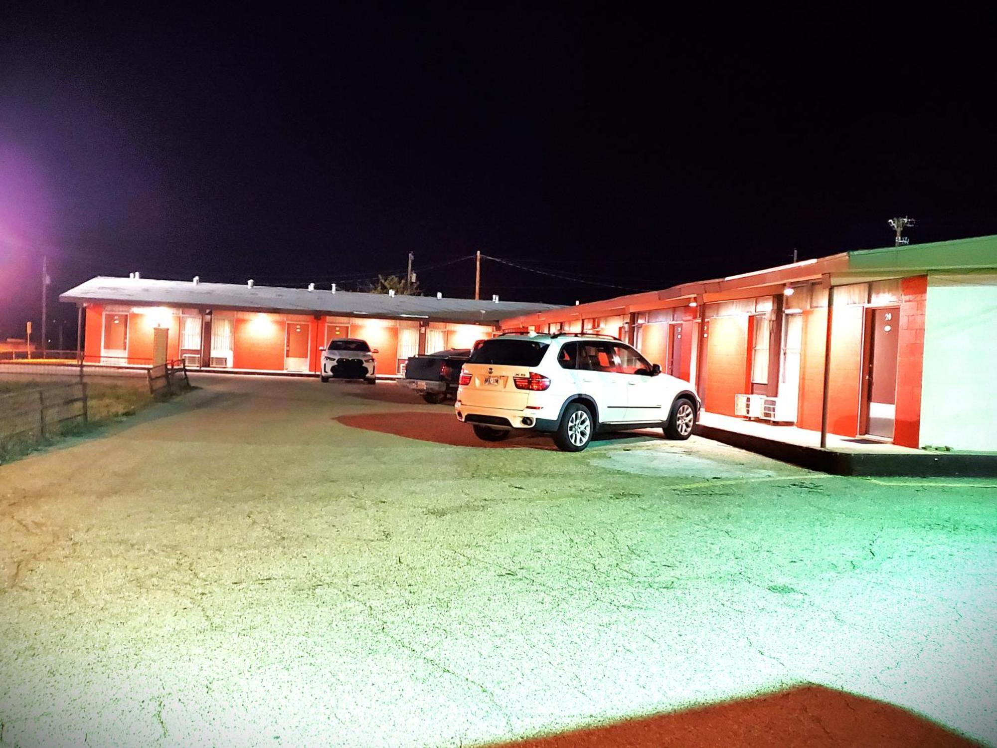 Holiday Host Motel & Rv Park Sonora Bagian luar foto