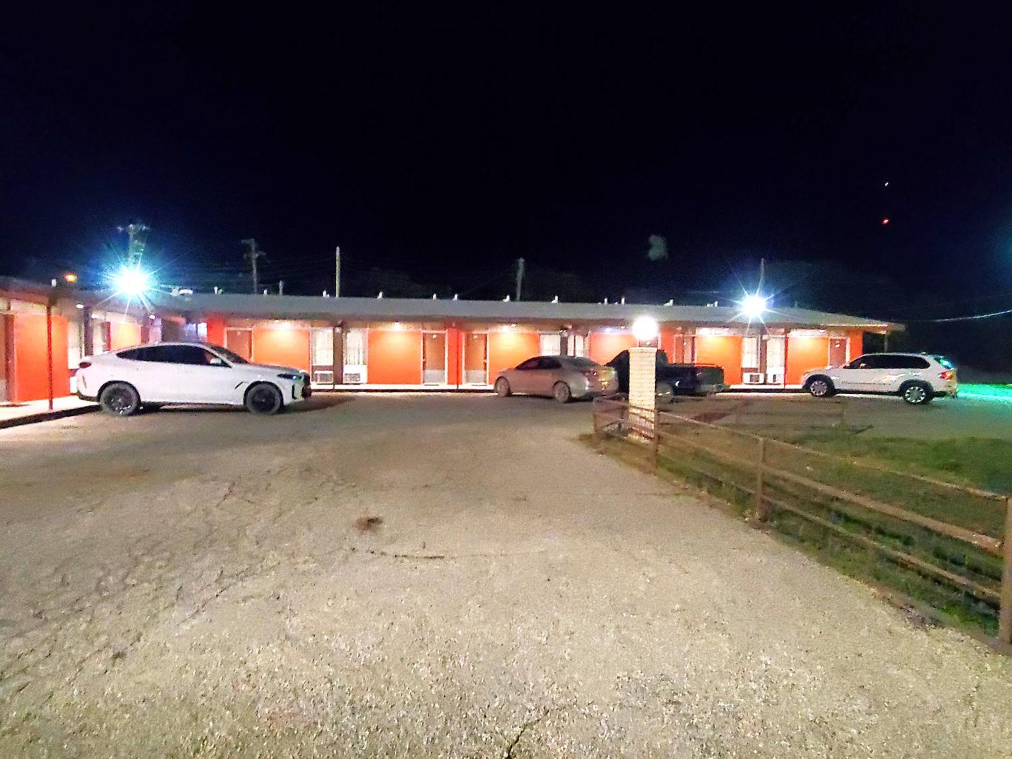 Holiday Host Motel & Rv Park Sonora Bagian luar foto