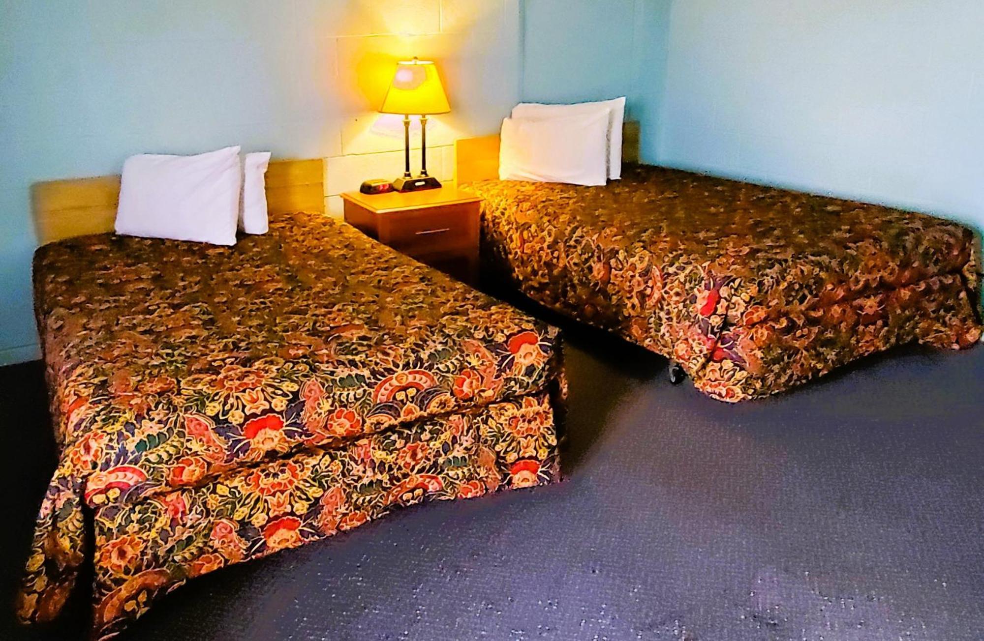 Holiday Host Motel & Rv Park Sonora Bagian luar foto
